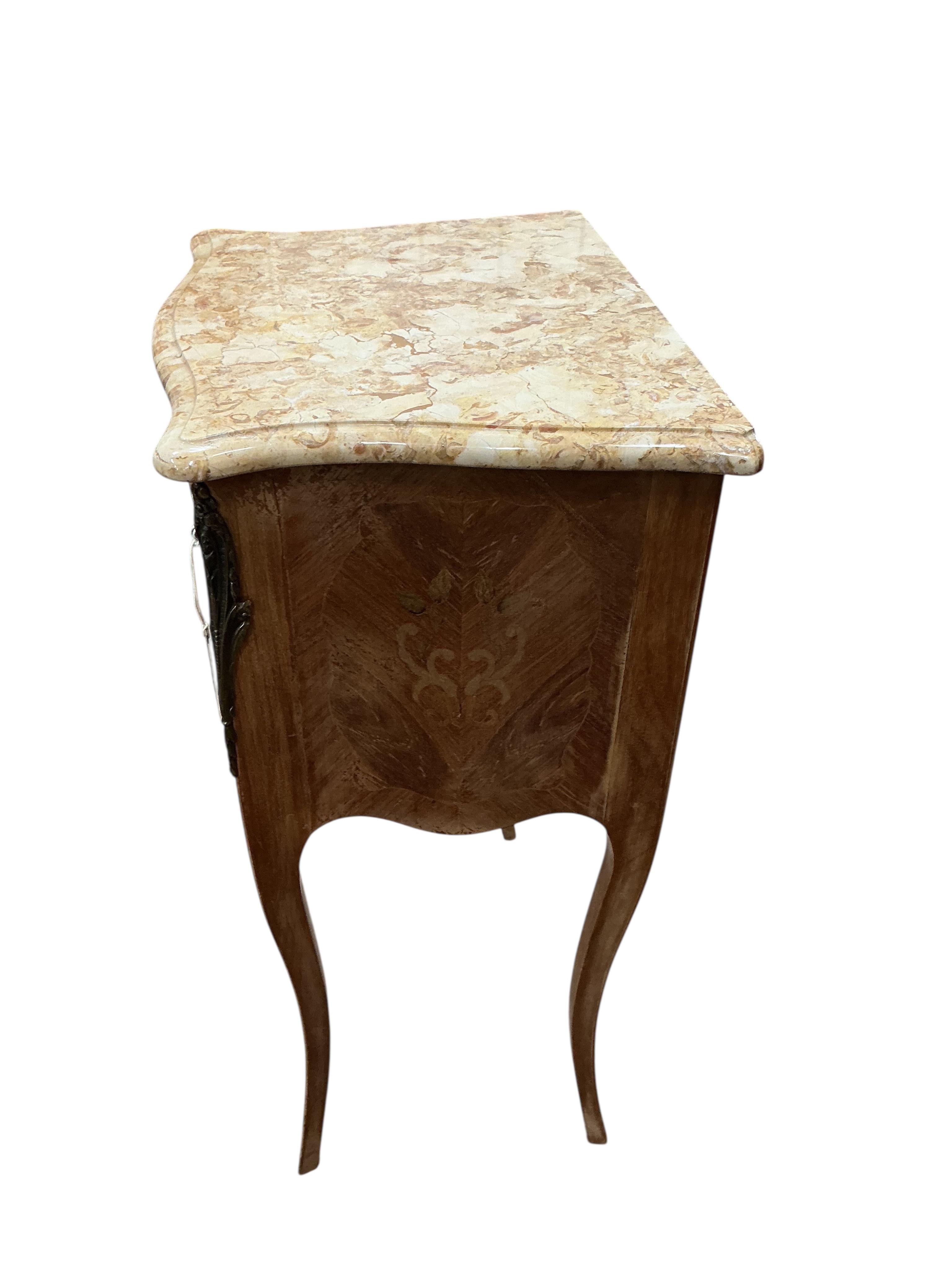 A pair of French gilt metal mounted marquetry inlaid kingwood marble top serpentine bedside chests, width 42cm, depth 32cm, height 72cm